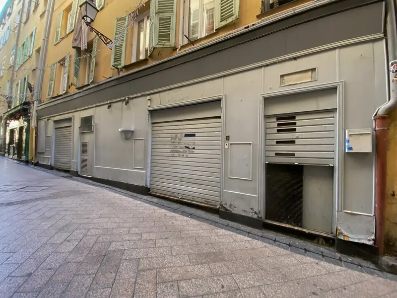 LOCATION CENTRE VIEUX-NICE AVEC DROIT D'ENTREE 