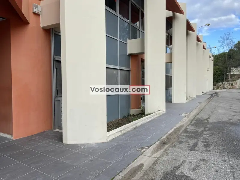 A louer Locaux d'activité 2352m² Valbonne