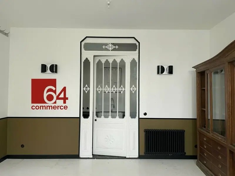 A VENDRE BORDEAUX CHARTRONS MURS COMMERCIAUX VIDES 