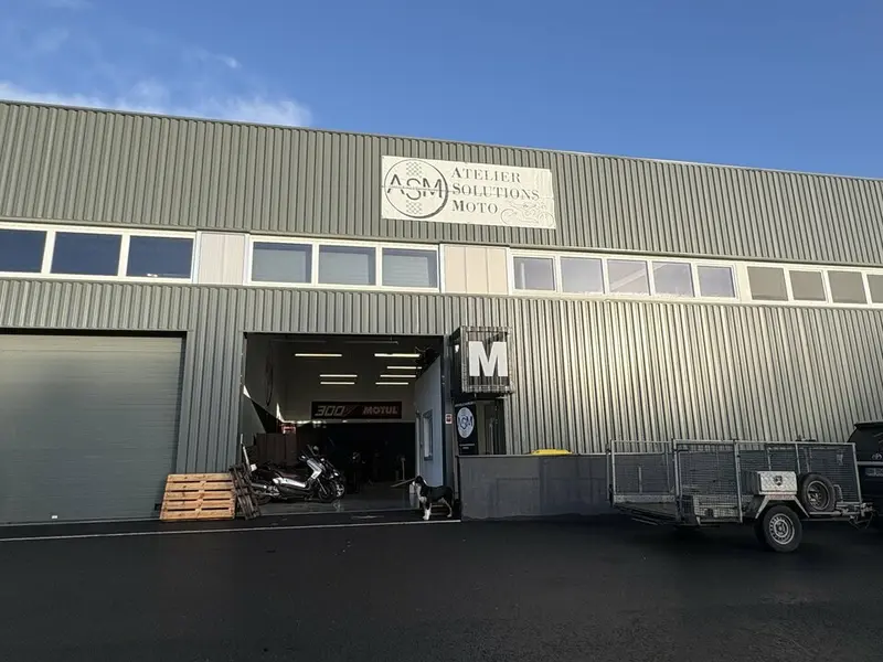 À LOUER  Cellule d'activité de 222 m²  Beychac-et-Caillau