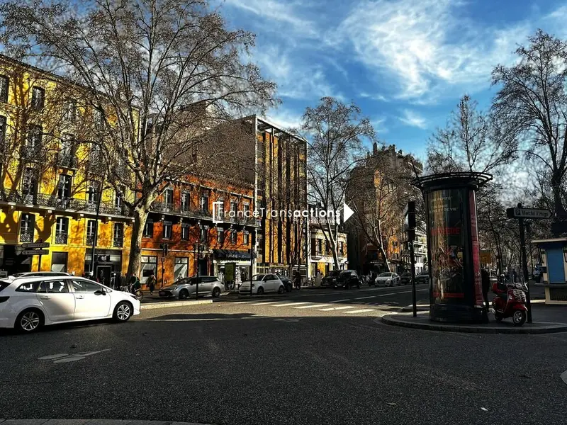 A CEDER DROIT AU BAIL LOCAL 45M² ZONE PRIME TOULOUSE 31000