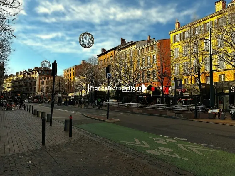 A céder bar licence 4 restaurant ,hyper centre de Toulouse. 