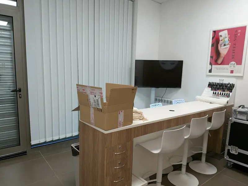 LOCAL COMMERCIAL A VENDRE D'ENVIRON 74,5