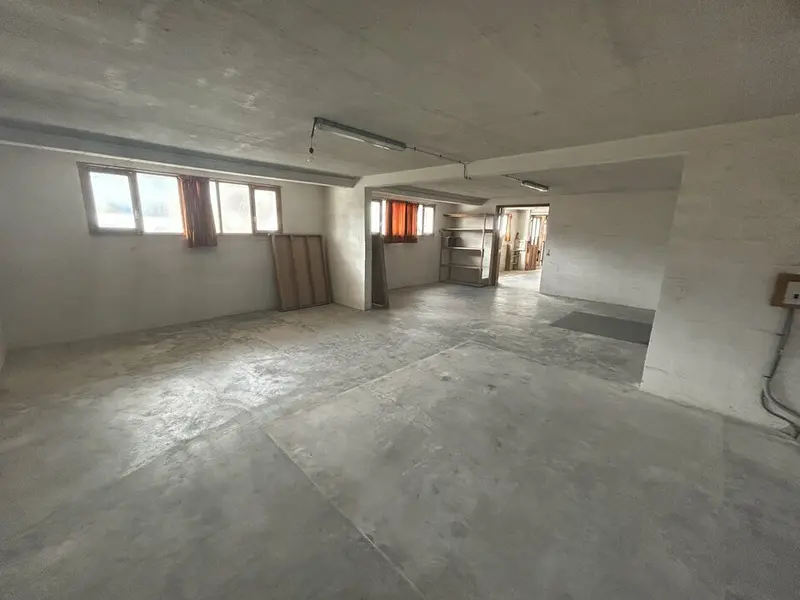 À LOUER (73)  LOCAL PROFESSIONNEL  LA RAVOIRE (Route d'Apremont)