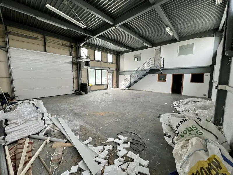 A louer Locaux d'activité 237m² Le Thillay