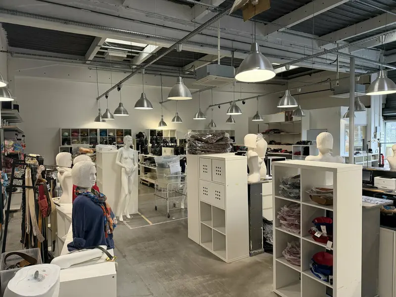 Bordeaux Lac - Local Commercial Retail - Location Pure - 350m2