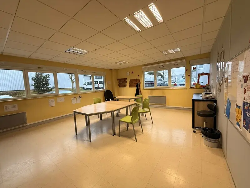 A louer Bureaux 250m² Allonne