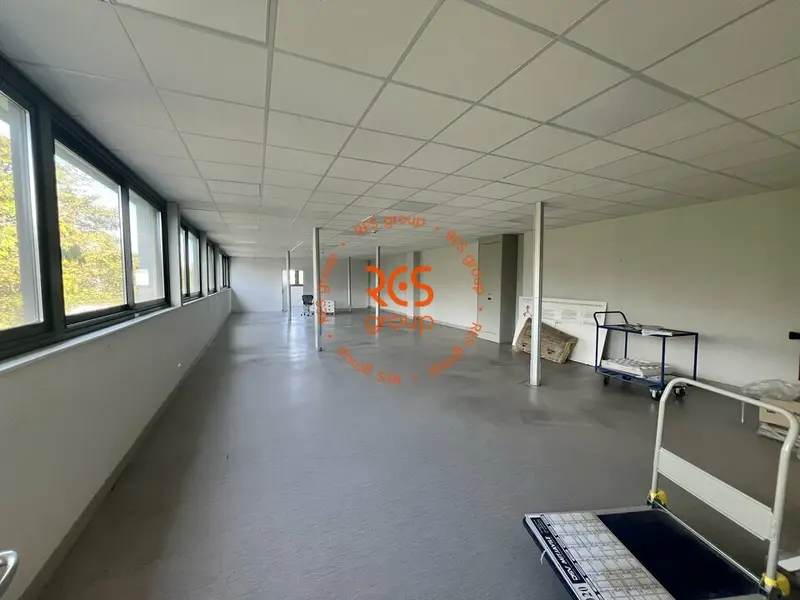 A vendre Locaux d'activité 2952m² Gradignan