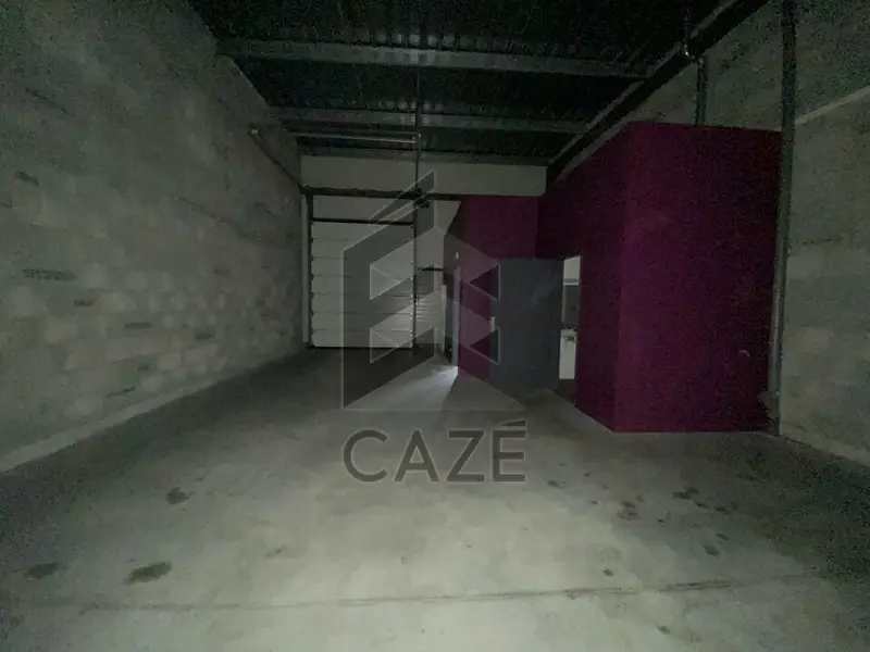 A VENDRE CELLULE D'ACTIVITE - SORTIE 24