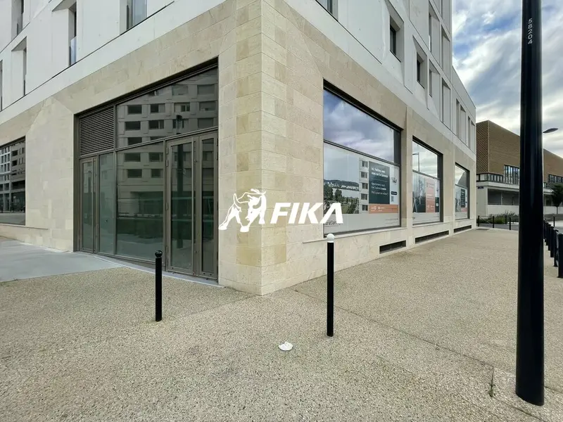 Local Commercial à vendre - Bordeaux (33800) - 703 m²