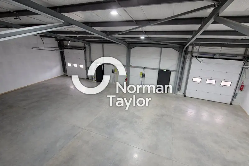 A louer Locaux d'activité 550m² Vendres
