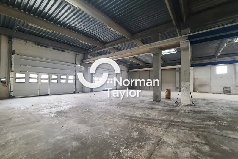 Local d'activité de 900 m² divisibles à louer  Béziers