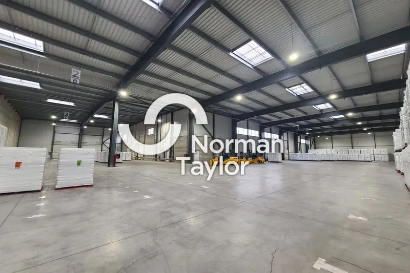 Entrepôt logistique de 7 800 m² à vendre
