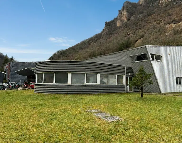 A vendre Locaux d'activité 1074m² Saint-Rambert-en-Bugey