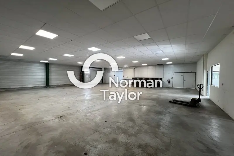 A vendre Local commercial  1711m² Perpignan