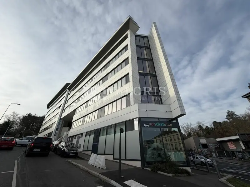 A louer Bureaux 194.7m² Tassin-la-Demi-Lune