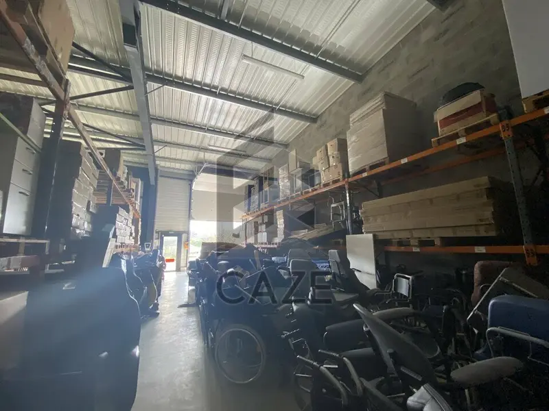 LOCAUX D'ACTIVITES A VENDRE