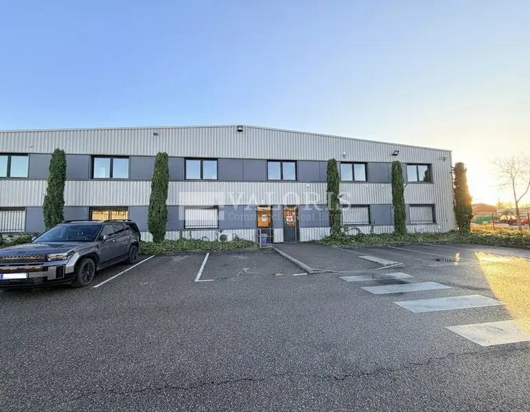 Entrepôt / Activité à louer - Vaulx-En-Velin (69120) - 2372 m² - 20 833 €/mois