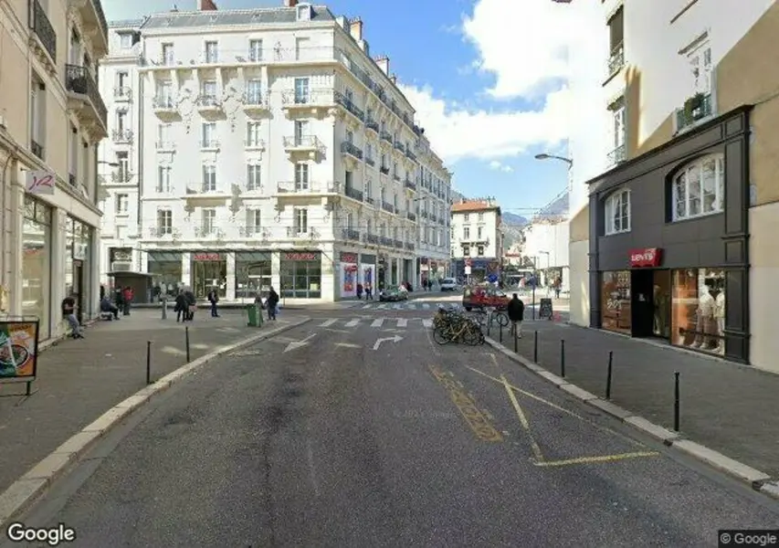Local Commercial à louer - Grenoble (38000) - 260 m² - 6 250 €/mois
