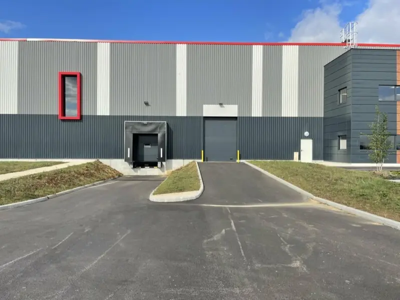 A louer Locaux d'activité 2606m² Le Thillay