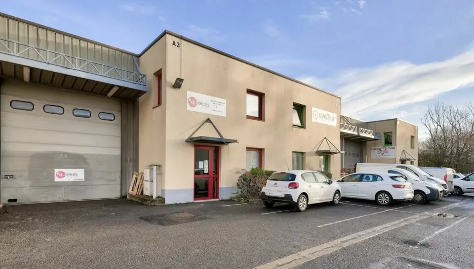 LOCAUX D'ACTIVITE A LOUER