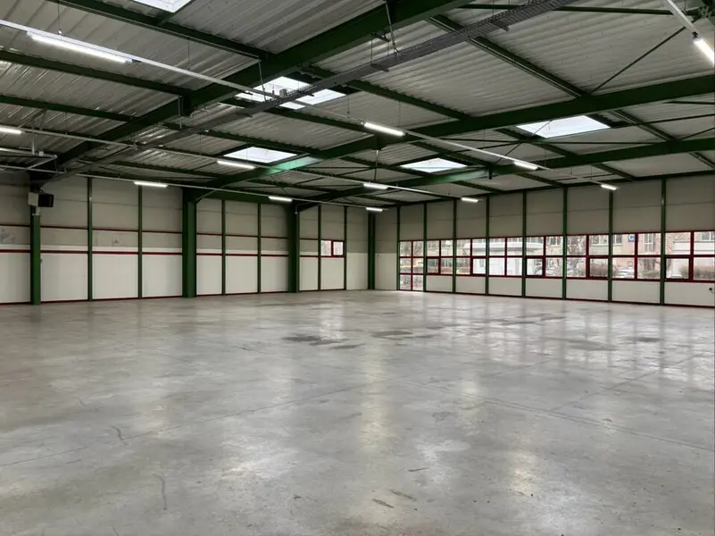 LOCAL D'ACTIVITE A LOUER DISPONIBLE IMMEDIATEMENT 