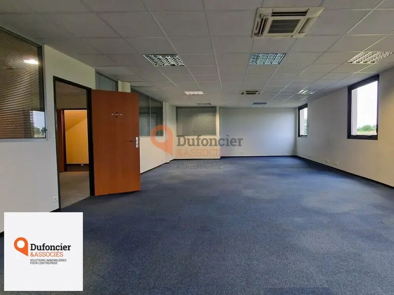 A louer Bureaux 303m² Dissay