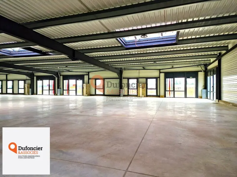 A louer Locaux d'activité 1335m² Poitiers