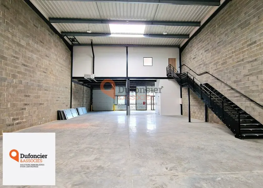 Entrepôt / Activité à louer - Poitiers (86000) - 399 m² - 2 698 €/mois