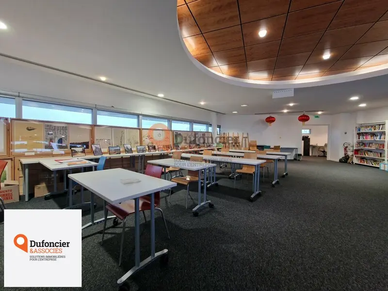Bureau à louer - Chasseneuil-Du-Poitou (86360) - 242 m² - 2 420 €/mois