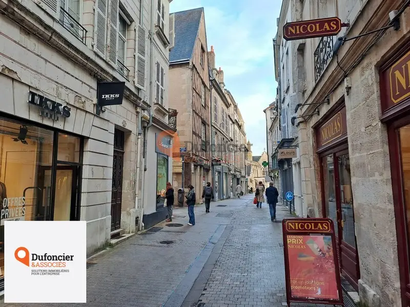 A vendre Local commercial  337m² Poitiers
