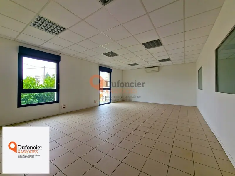 POITIERS EST - BUREAUX À LOUER 139M² - LUMINEUX ET PRÊTS À L'USAGE 