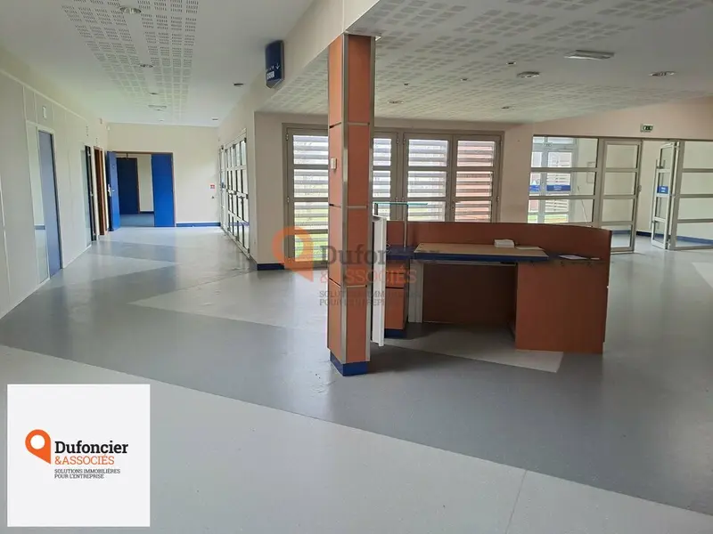 Bureau à vendre - Antran (86100) - 850 m²