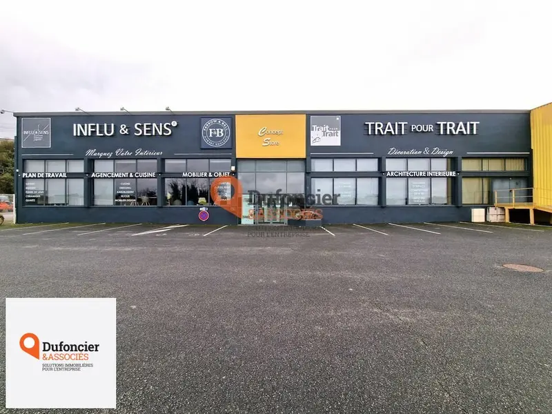 À Louer Ensemble Commercial de 708 m² Divisible Axe D910 Poitiers Nord