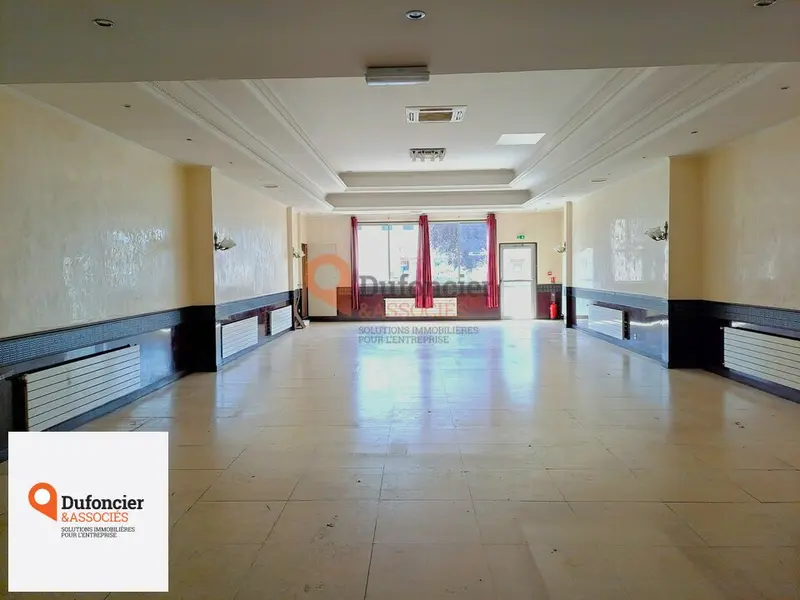 Local Commercial à louer - Saint-Benoît (86280) - 378 m² - 3 700 €/mois