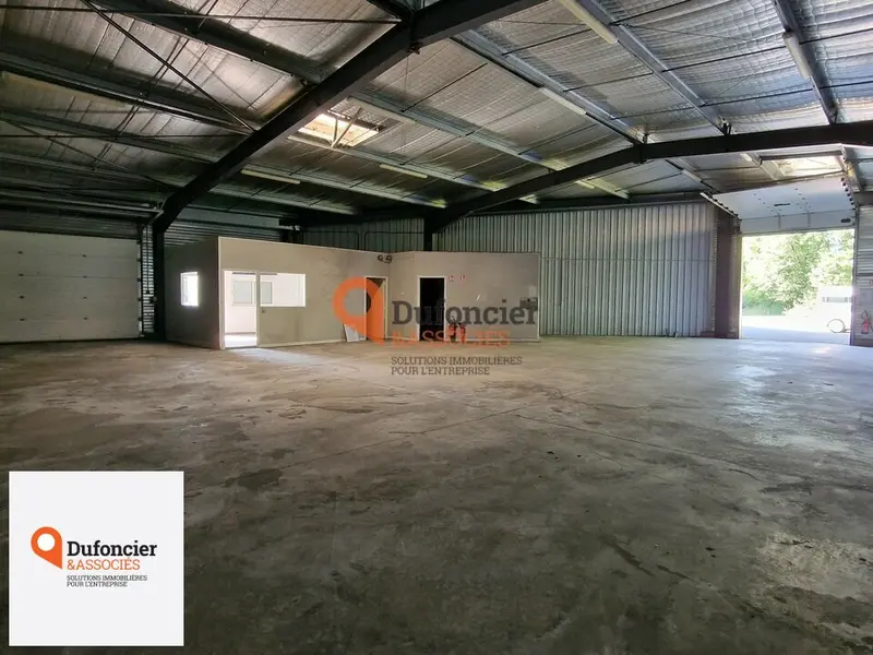 A LOUER GRAND POITIERS SECTEUR SAINT BENOIT - LOCAL D'ACTIVITE 377M²