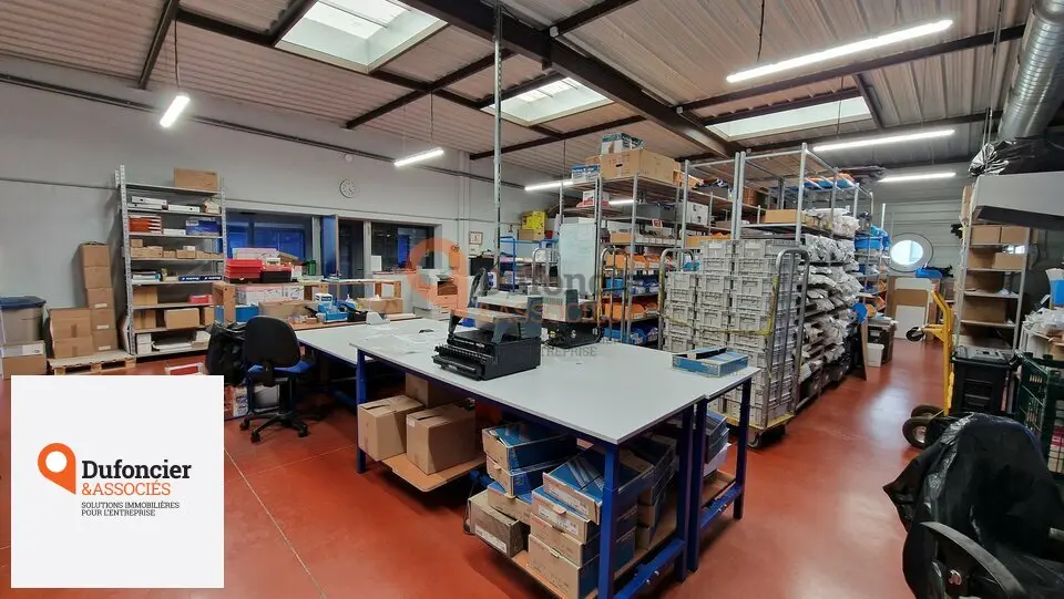 RARE LOCAL D'ACTIVITE A VENDRE FUTUROSCOPE - 314M² - PARFAIT ETAT