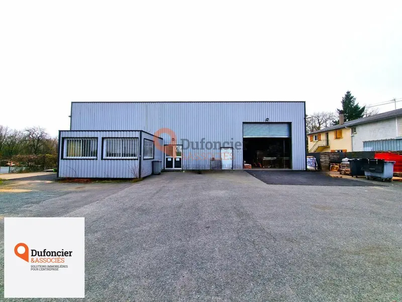 POITIERS - A LOUER LOCAL PRO - ENTREPOT DE 550M²