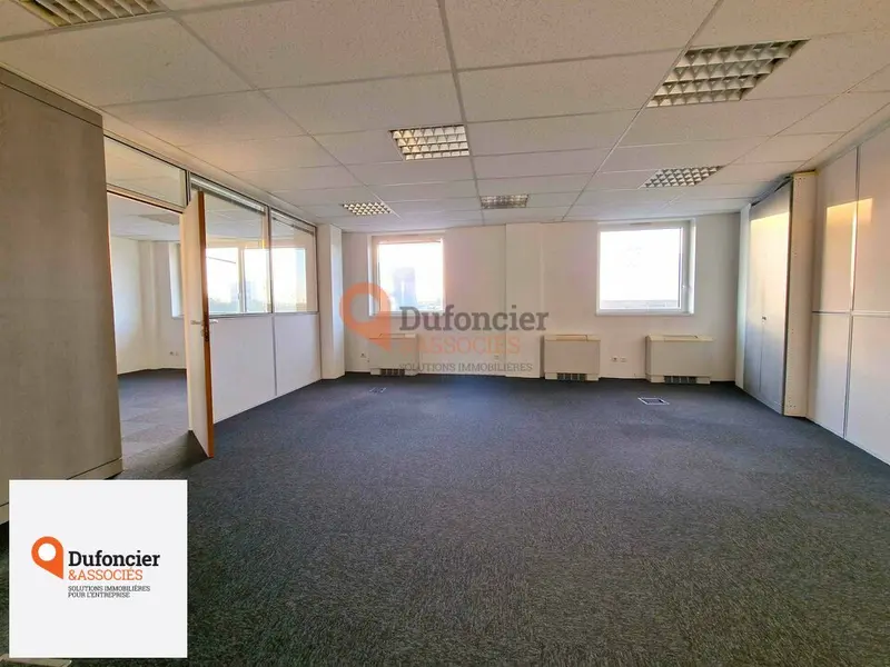 A VENDRE  ESPACE BUREAUX 80M² DANS L'IMMEUBLE ANTARES, FUTUROSCOPE