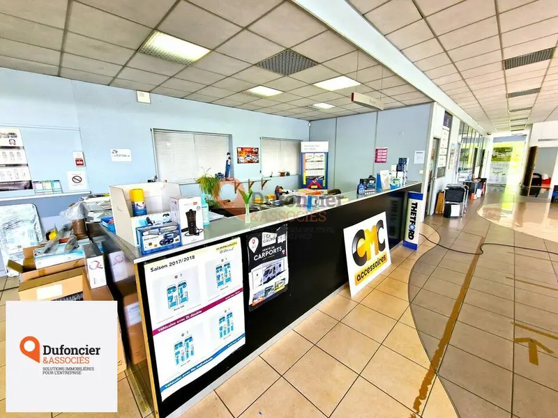 A VENDRE LOCAL COMMERCIAL 950M² AVEC TERRAIN POITIERS OUEST