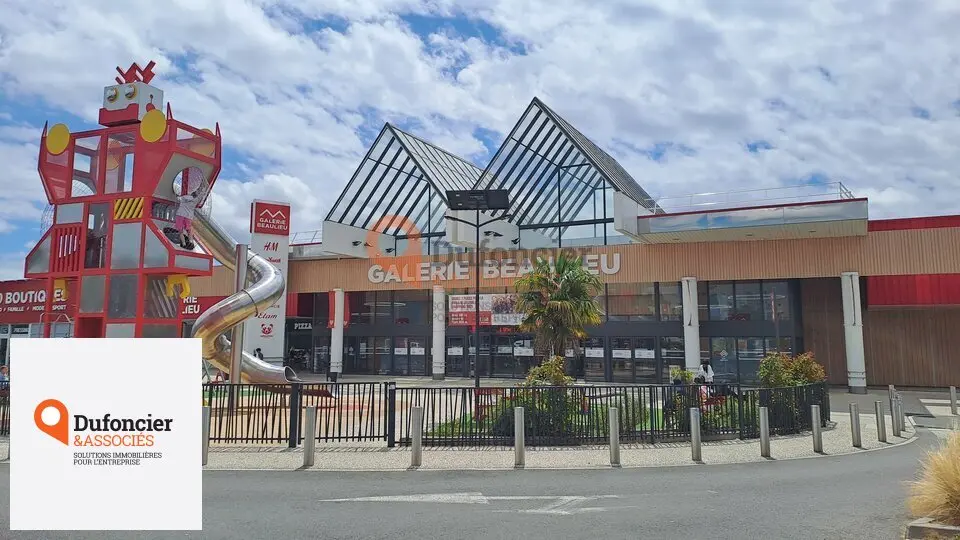 A louer Local commercial  1500m² Poitiers