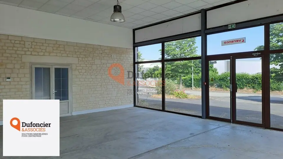 A louer Bureaux 500m² Antran