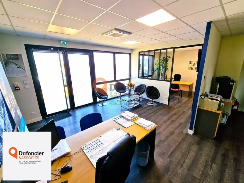 A LOUER LOCAL COMMERCIAL NEUF ROCADE OUEST POITIERS  86