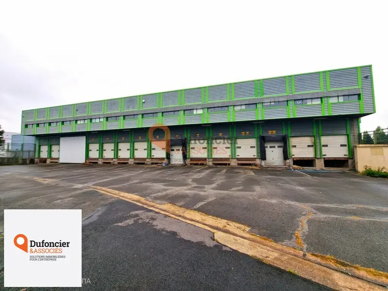 Entrepôt / Activité à vendre - Poitiers (86000) - 4563 m²