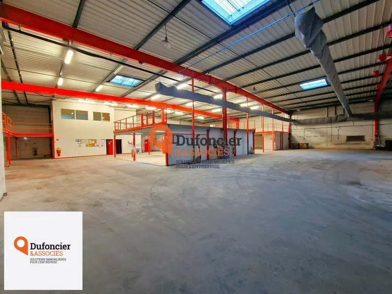 Entrepôt / Activité à vendre - Poitiers (86000) - 2206 m²