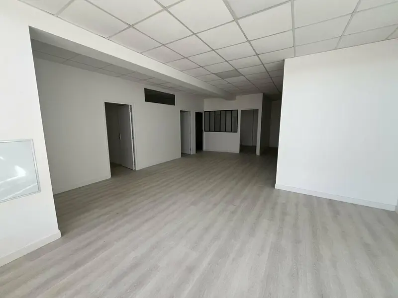 Entrepôt / Activité à louer - Serris (77700) - 200 m² - 3 500 €/mois