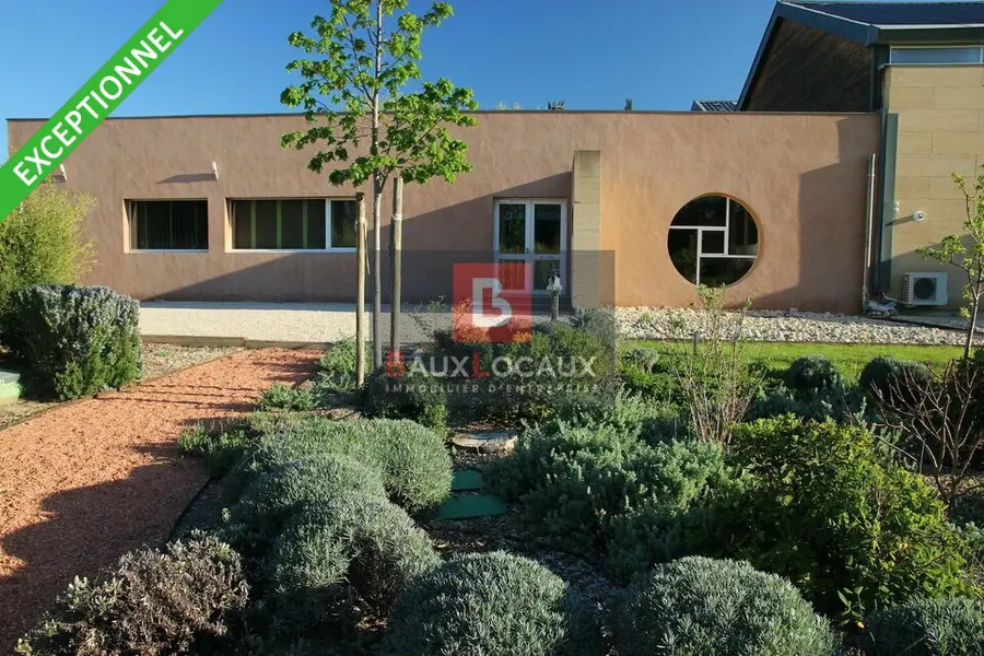 Entrepôt / Activité à vendre - Caumont-Sur-Durance (84510) - 1864 m²