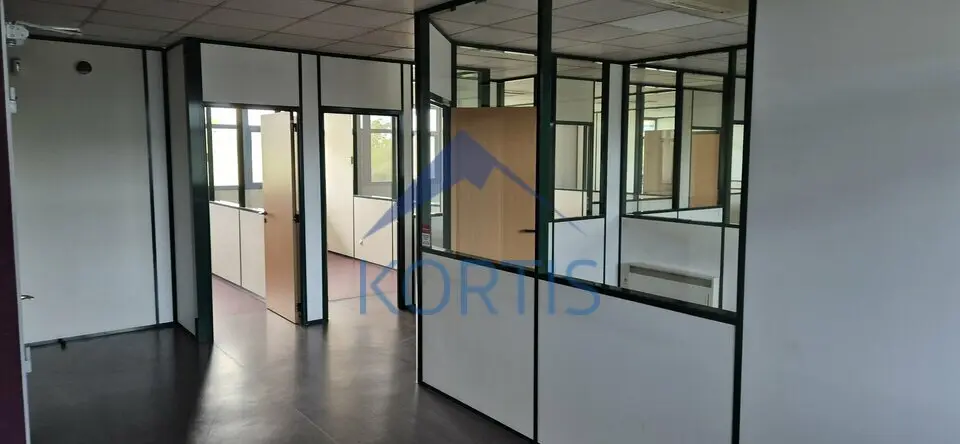 Bureau à louer - Bron (69500) - 214 m² - 1 587 €/mois