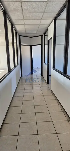 Bureau à louer - Bron (69500) - 144 m² - 1 068 €/mois