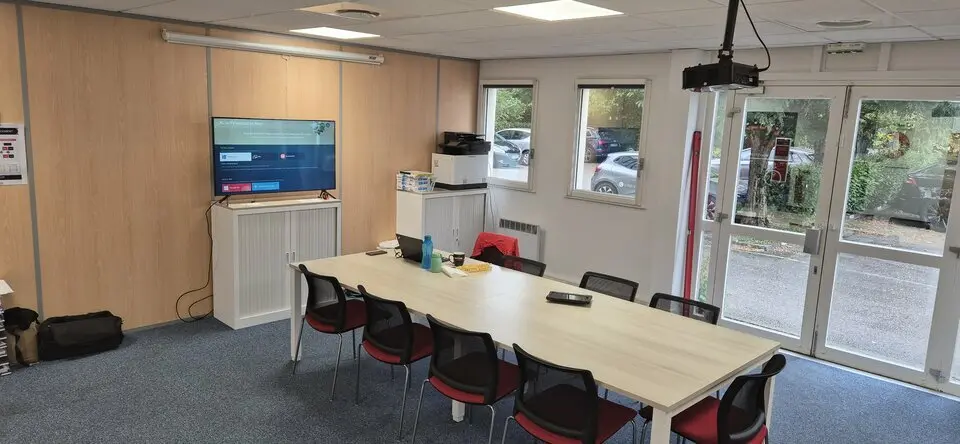 Bureau à louer - Bron (69500) - 152 m² - 1 254 €/mois